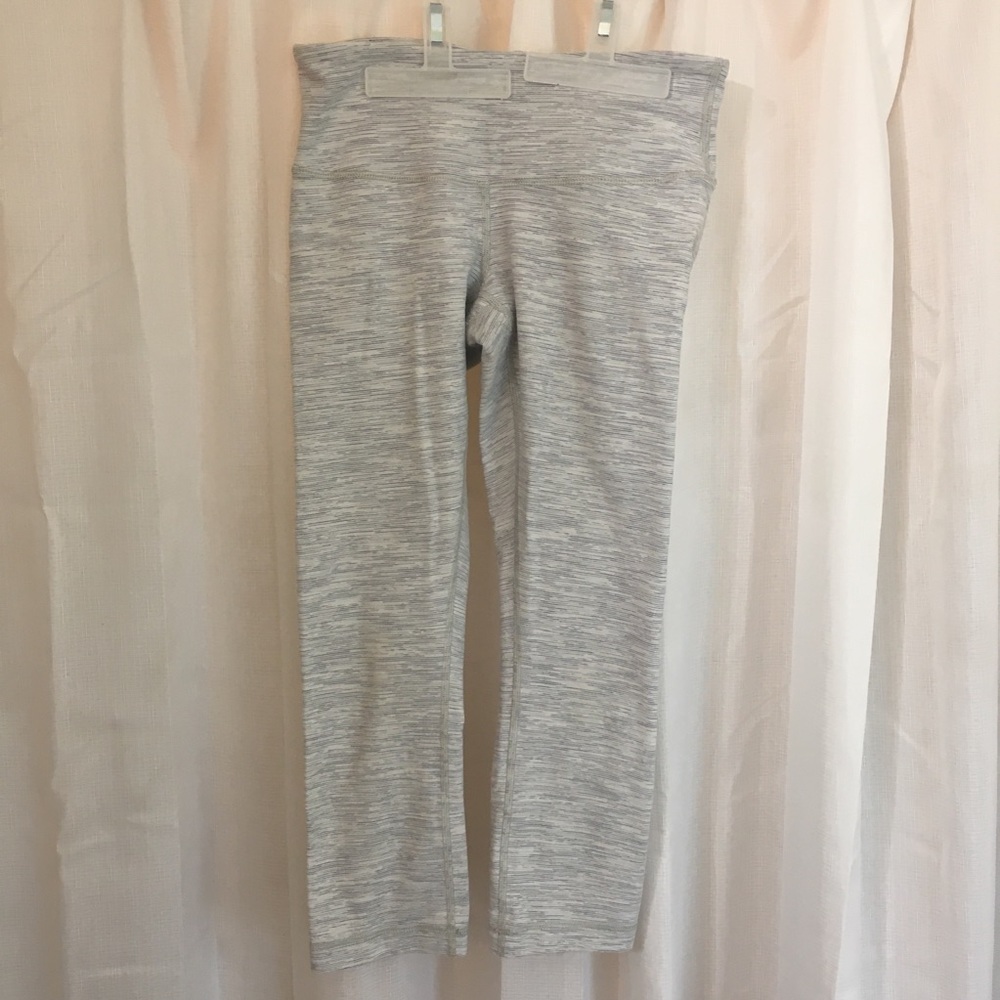 Lululemon Wunder Under Crop - Picture 6 of 9